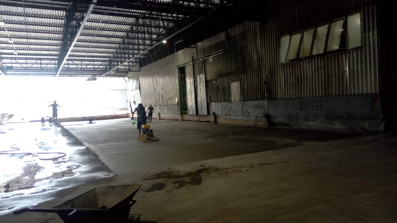 Piso de concreto após polimento e recuperação
